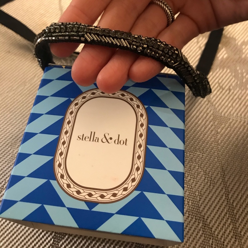 Choker necklace